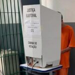 Preso pode votar? Entenda falas ditas em debate por Lula e Flávio Bolsonaro